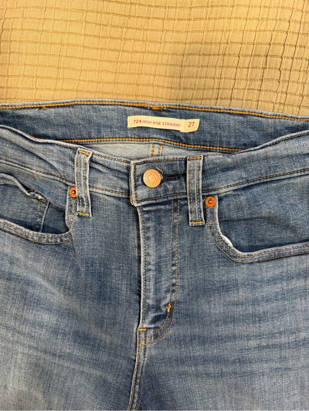 NWOT Levi’s 724 High Rise Straight Leg Jeans
